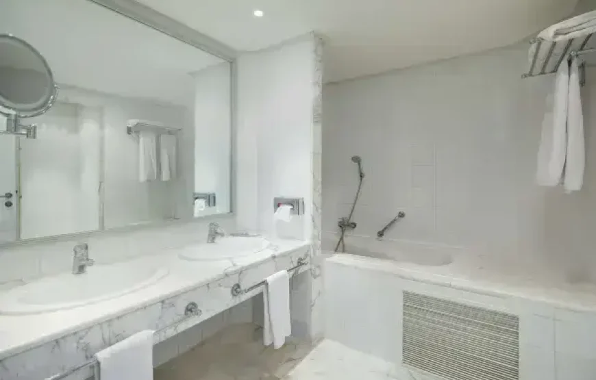 Camera Premium con balcone e vista mare laterale, non fumatori